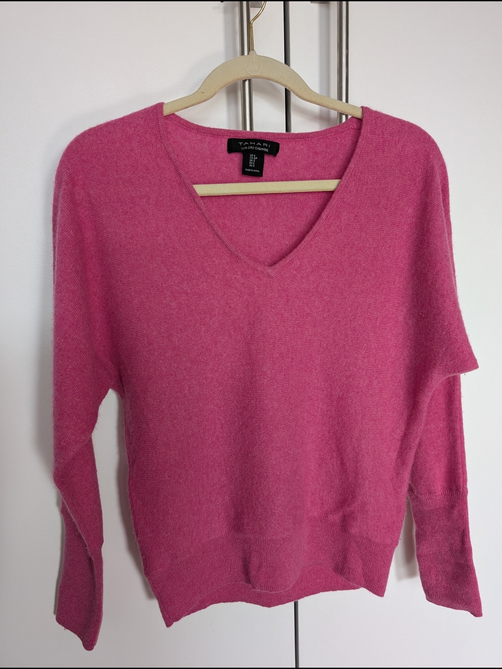Tahari 100% 2 Ply Cashmere Pink V-Neck Sweater Size Small